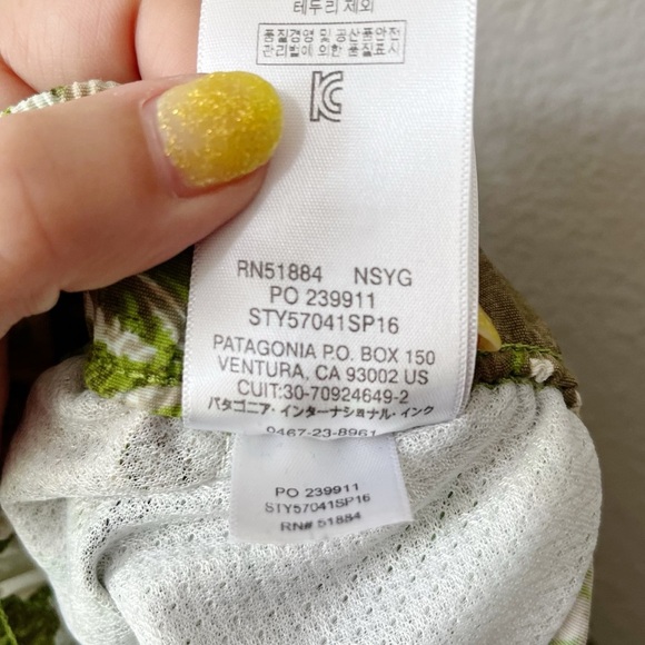 Patagonia Barely Baggies 2 1/2" Shorts Green Tropical Printed Frond Botanical M - Picture 9 of 9
